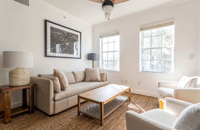 Kasa | Modern 1BD + Pet Friendly | Wellington