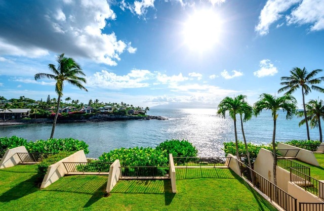 KBM Resorts | FREE CAR | Napili Point | Oceanfront | Spacious 2-Bedroom Villa! NAP-C18