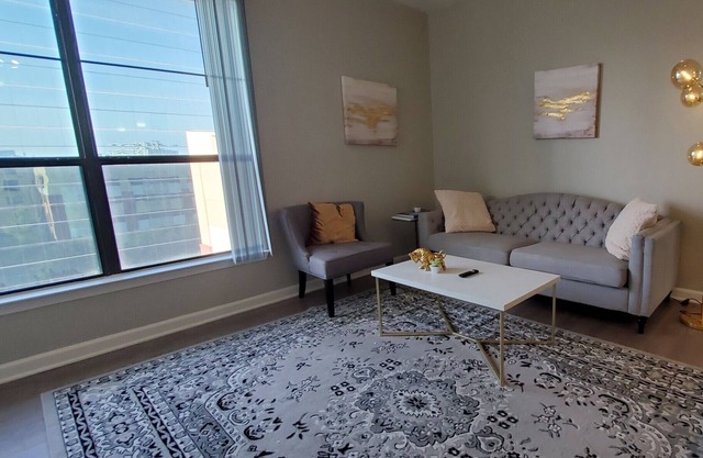 King Bed + Pool in Great Location by Galleria - H