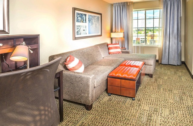 King Suite | Free Breakfast Buffet Included. Gym & Pool Access.