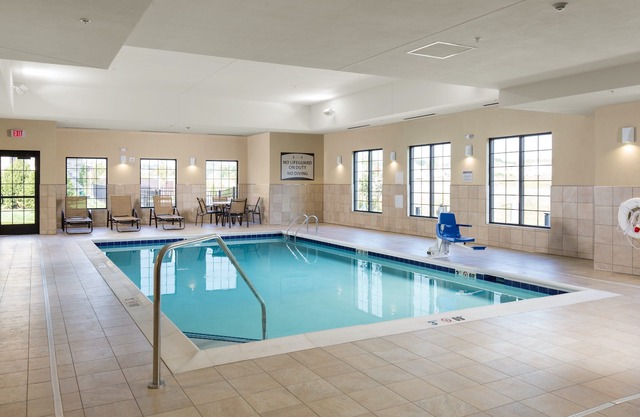 King Suite Near Ohio State University | Free Daily Breakfast + Pool Access