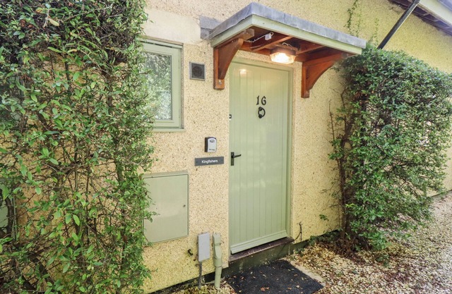 Kingfishers Cotswold Water Park 