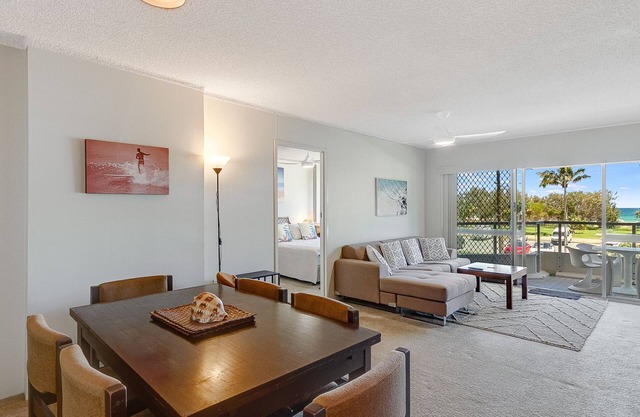 Kooringal Unit 4 Right on Greenmount beach walk to both Tweed Heads and Coolangatta Wi-Fi Inc.