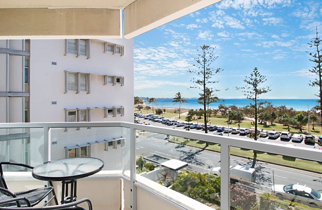 Kooringal Unit 9 Great location on the beach with ocean views