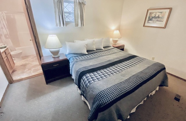 Lake Lodge 41 - Resort Next to Silver Dollar City!