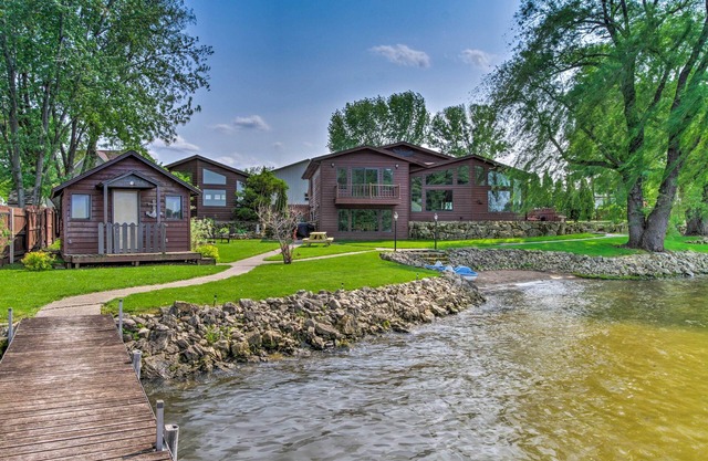 Lakefront Eau Galle Fire Pit 