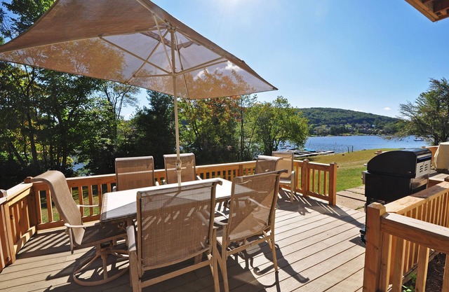 Lakefront townhome with lake views & heated indoor community pool!