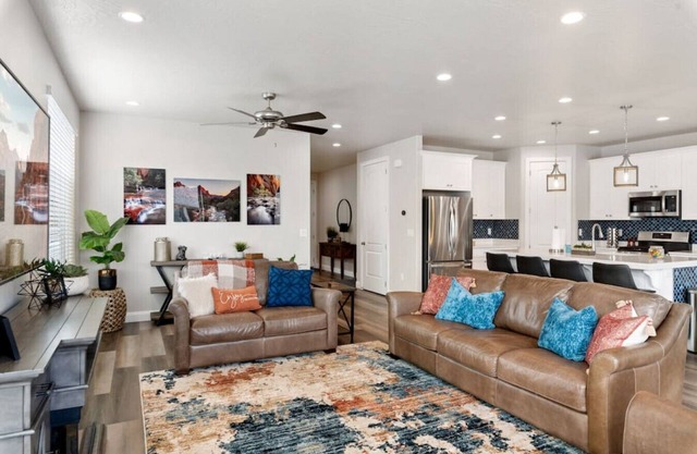 Large 5 Bed 5 Bath Home w/Private Hot Tub