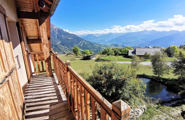 Large chalet for 18 people in Réallon
