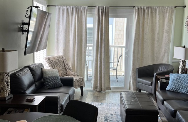 LARGE Oceanfront 3 Bed/3 Full Baths.