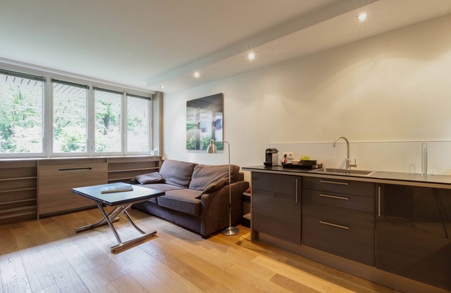 Large studio on rue du Cherche Midi