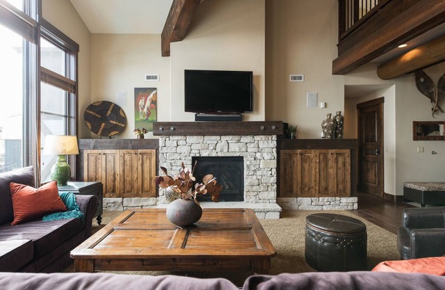 Last-Minute Savings! Penthouse with Ski-in/Ski-out Access and Private Hot Tub!