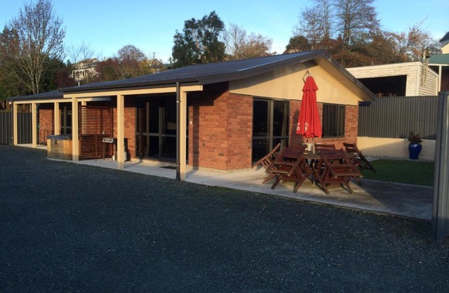 Lawrence Townhouse Accommodation 