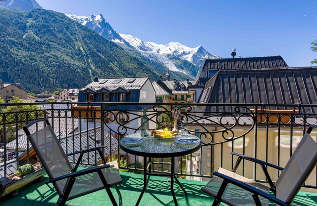 Le Paradis 28 Apartment - an apartment that sleeps 6 guests in 3 bedrooms