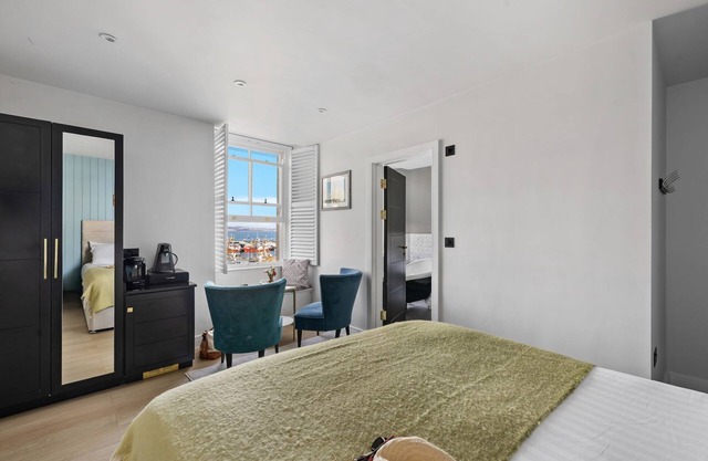 Leader Maritime Suites Brixham 