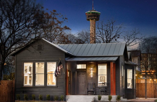 Leigh Cottage - 1896 - Walk to the Riverwalk, Alamo & Alamodome