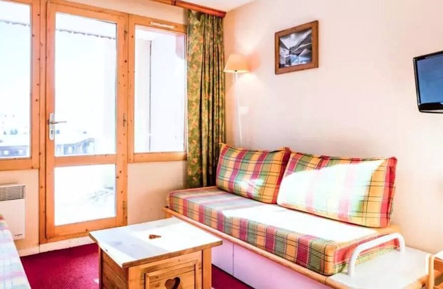 Les Constellations Maeva Individuals People 