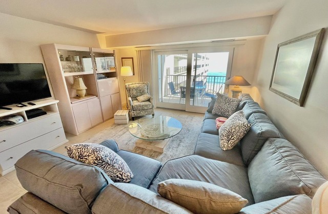 LINENS INCLUDED*! Cool colors with a beautifully remodeled kitchen and baths greet you in this 1050 sq ft unit with ocean views from every room.