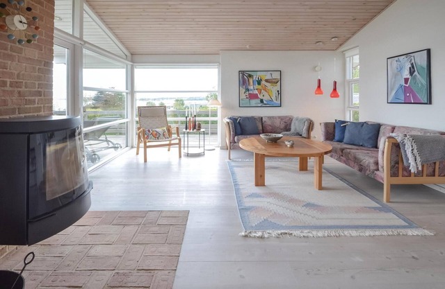 Look forward to a relaxing vacation in this cozy cottage with fantastic views of the fjord.