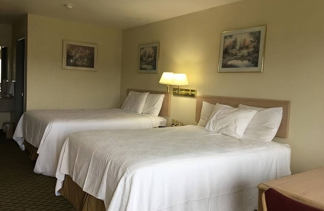 Look No More! Free Breakfast & Parking, Outdoor Pool, Minutes to Allman Park