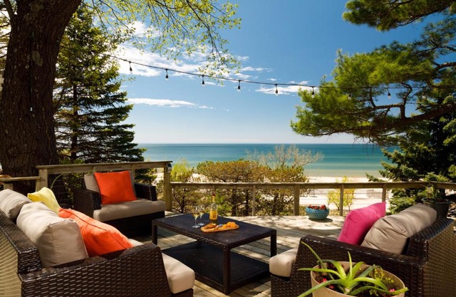Glass Beachfront Inn 