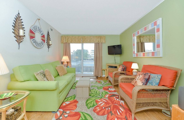 Lovely 2 Bedroom 2 Bathroom Ocean Block Condo with Outdoor Pool on 55th Street!