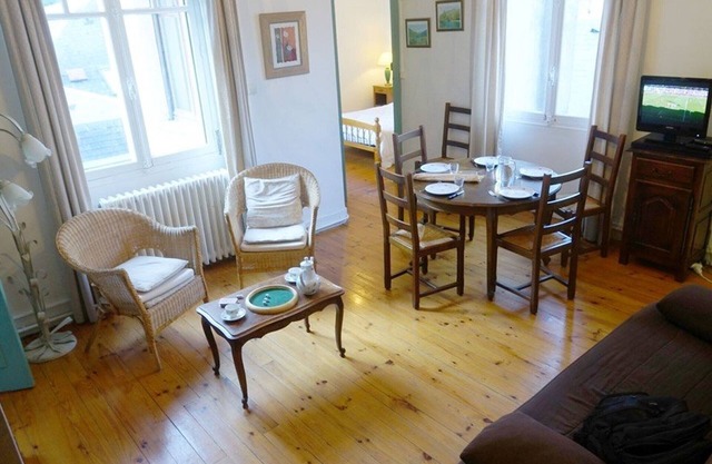 Lovely 2BR Apartment for 7 with Wi-Fi and Parking in Luchon