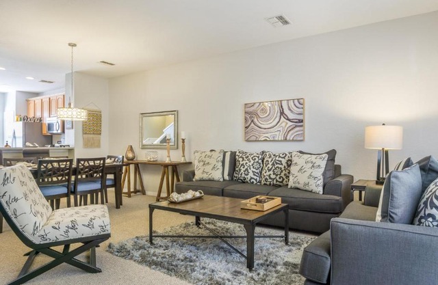 Lovely 3-Story Townhome in Vista Cay Resort