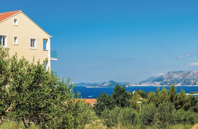 Lovely apartment in Cavtat with house sea view