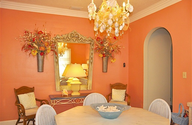 Lovely bungalow with gardens in Old Northeast.