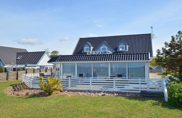 Lovely home in Ebeltoft with sauna