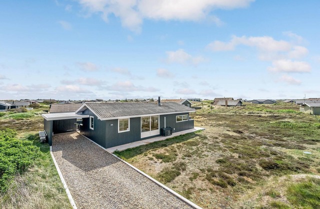 Lovely home in Hvide Sande with sauna