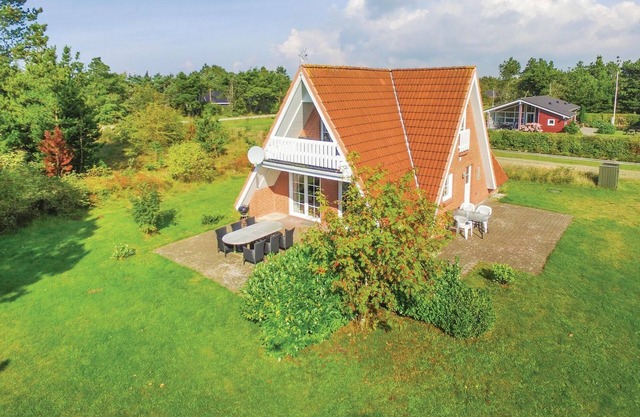 Lovely home in Skjern with WiFi