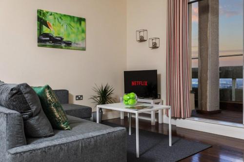 Lovely Skyline Views 2 Bedroom Apartment in Ashford