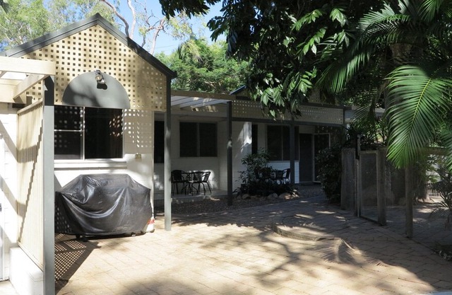 "LOYANG APARTMENT 1" in Arcadia