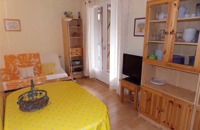 Luchon Center 1-Bedroom Apartment with South Balcony and Parking - Pets Allowed