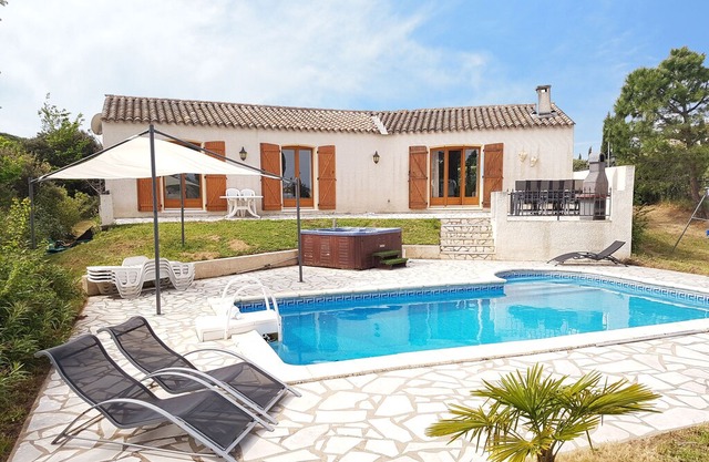 Lush villa in Escales with Jacuzzi, Pool and stunning Views