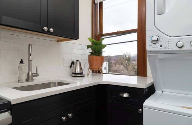 Luxe loft w/city & mountain views