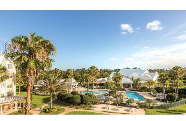 Luxurious 2 Bedroom Deluxe Condo, Close To Disney World, SeaWorld and Shopping