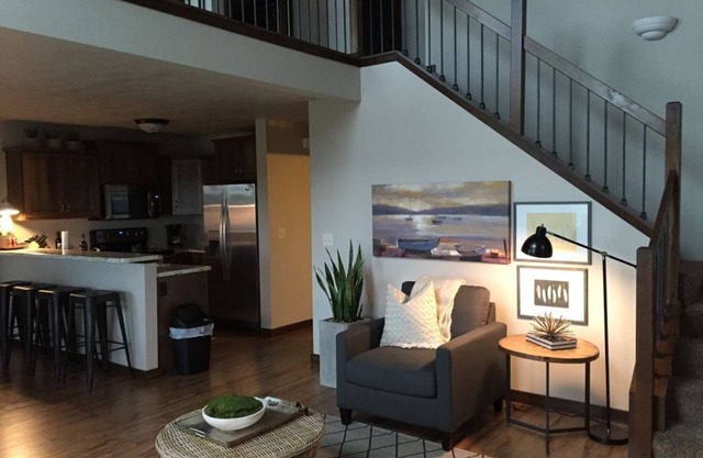 Luxurious Lakehouse Living at Bridges Bay! Sleeps up to 10 people!