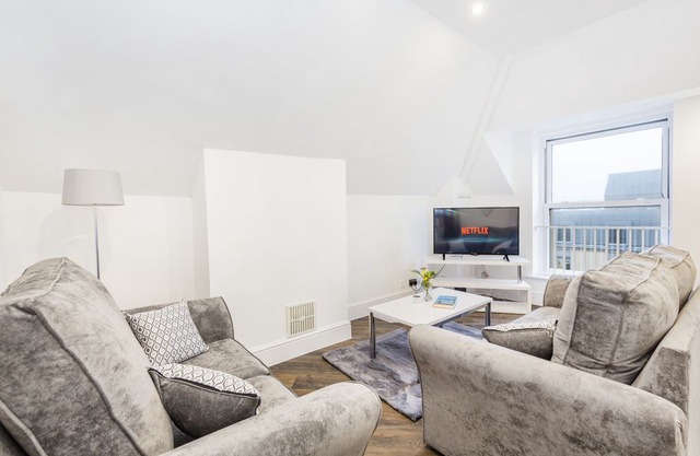 Luxurious Modern Apartment In Beautiful Clifton