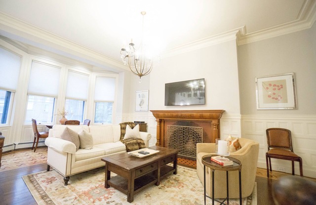 Luxury 4BR | 2.5BA Back Bay Duplex
