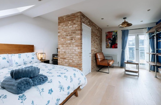 Luxury and Bright bedrooms in Queens Park
