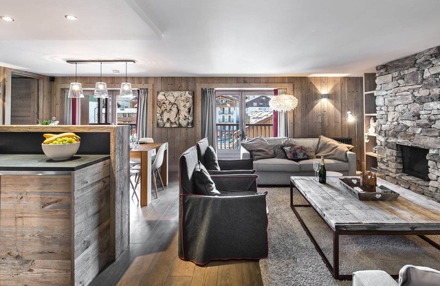 Luxury Central Apartment with Ski Access & Stunning Views