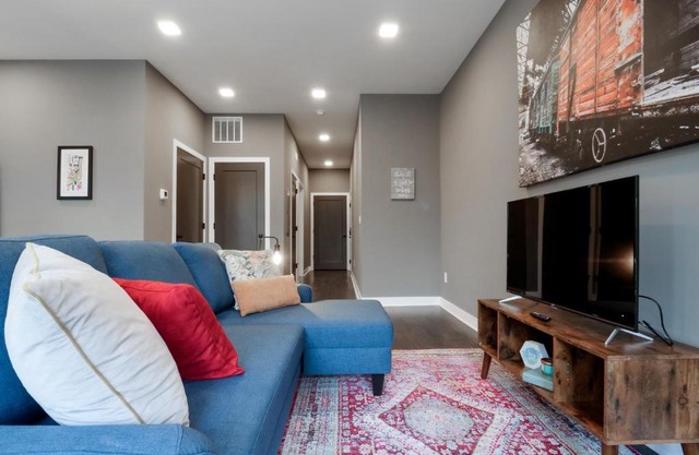 Luxury Condo 10 Minutes from First Energy Stadium E6