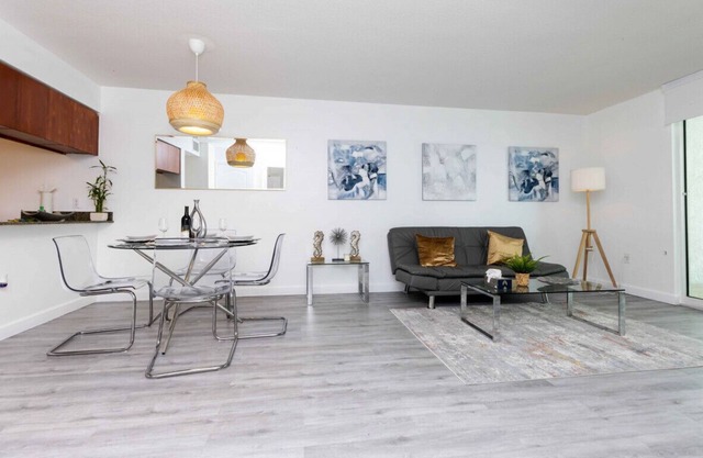 Luxury Huge APT@Brickell, Free Parking.