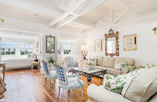 Luxury Island 2bd/2ba Penthouse | Amenity Pool