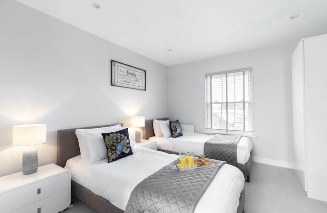 Luxury Three Bedroom Town Centre Apartment