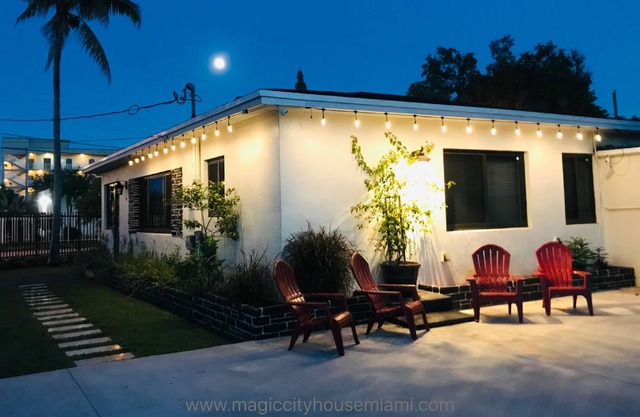 Magic City House Miami 3/2 Gated Parking/KING BED!