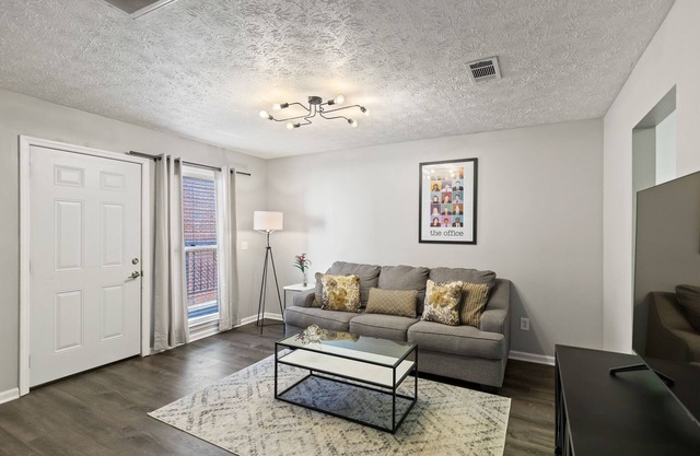 Magnolia Linen Co #8 - DISCOUNTED NO PARKING INCLUDED